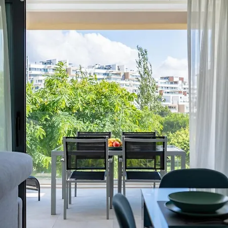 Cosy And Centrally Located In Apartment *